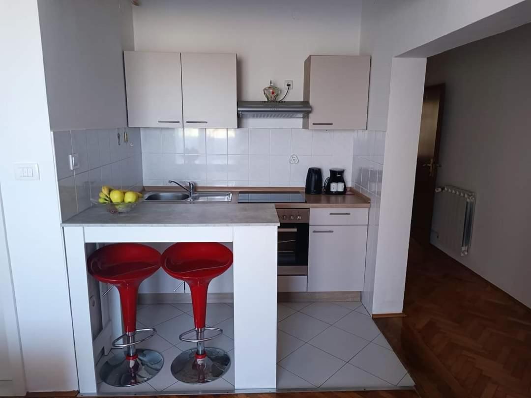 Studio Apartman Antonia 르티나 외부 사진